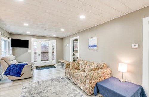 Lubec Apartment | Cozy Maine Getaway Covered Deck, Walk to Beach!