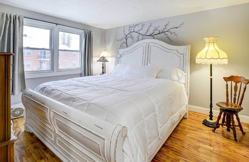Manchester Apartment | Cozy Manchester Getaway Near Skiing!