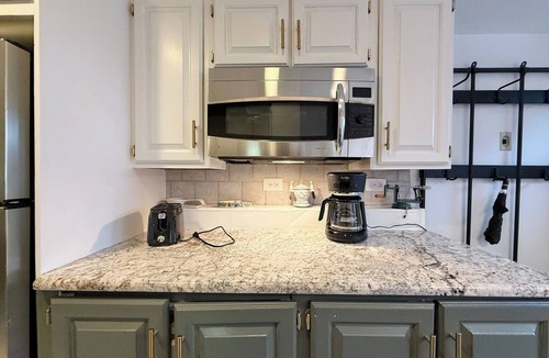 West New York Apartment | Cozy Manhattan View Suite