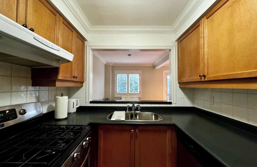 Vaughan House | Cozy Maple Townhouse