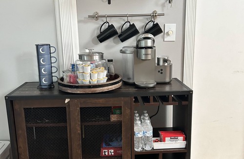 Martinez House | Cozy Master’s Retreat