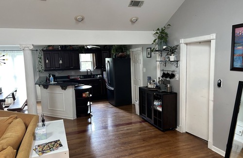 Martinez House | Cozy Master’s Retreat