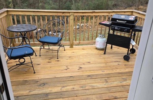 Corbin House | Cozy Maverick of Corbin, 3 bedroom 2 bath and dog friendly! Extra parking!