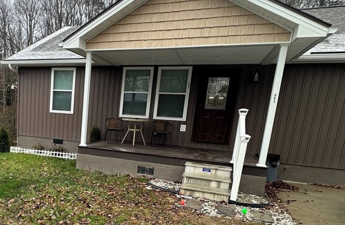 Corbin House | Cozy Maverick of Corbin, 3 bedroom 2 bath and dog friendly! Extra parking!