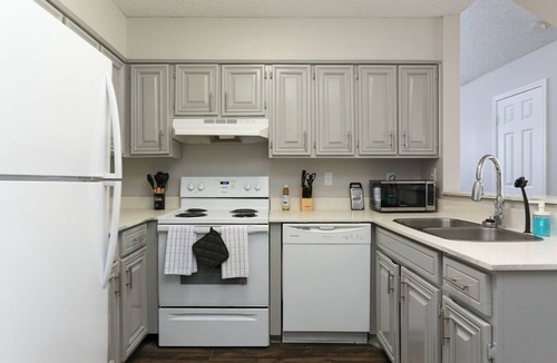 Oakwell Farms Apartment | Cozy Medical Center Apartment