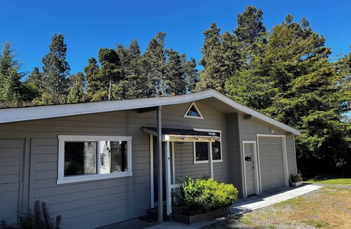 Fort Bragg House | Cozy Mendocino Coast cottage, wood stove and fire pit. Pet friendly!