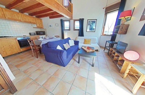 Barbatre Apartment | Cozy Mezzanine Studio 200m from Beach