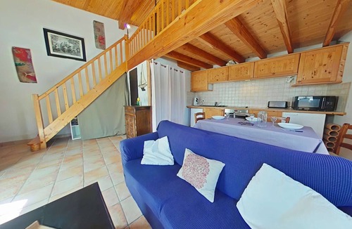 Barbatre Apartment | Cozy Mezzanine Studio 200m from Beach