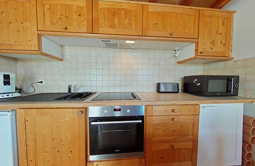 Barbatre Apartment | Cozy Mezzanine Studio 200m from Beach