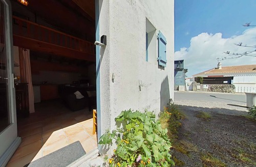 Barbatre Apartment | Cozy Mezzanine Studio 200m from Beach