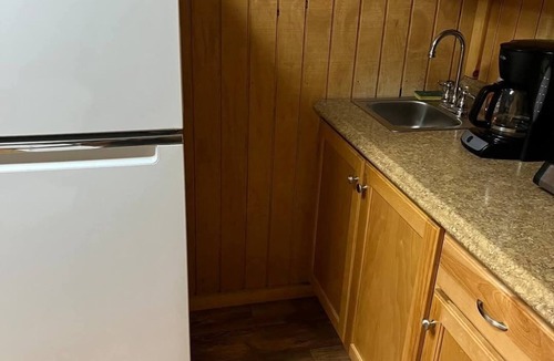 Osceola Apartment | Cozy micro cabin 3 near Truman Lakes in the Ozarks