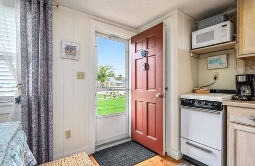 Dennis Port Condo | Cozy Mid-Cape Studio Steps to the Beach & Pool