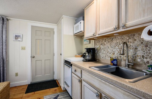 Dennis Port Condo | Cozy Mid-Cape Studio Steps to the Beach & Pool