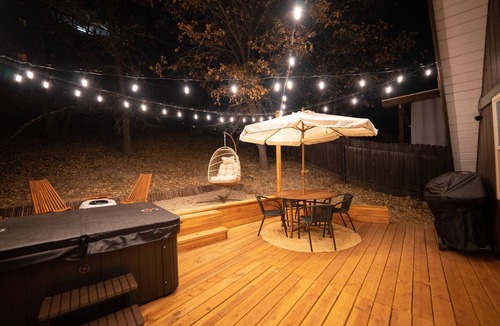 Arrowbear Lake Cabin | Cozy Mid Century A- Frame Cabin Romantic + Hot tub