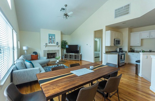 South Main House | Cozy mid-century inspired home, near med center