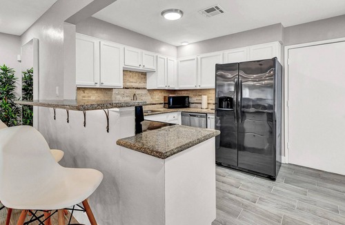 Townsite House | Cozy Mid-Century Modern Getaway
