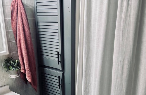 South China Cabin | Cozy Mid-Coast Cabin on China Lake-Family Friendly!