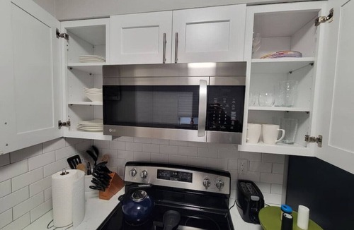 Government Hill Apartment | Cozy Midtown Apartment, King Bed