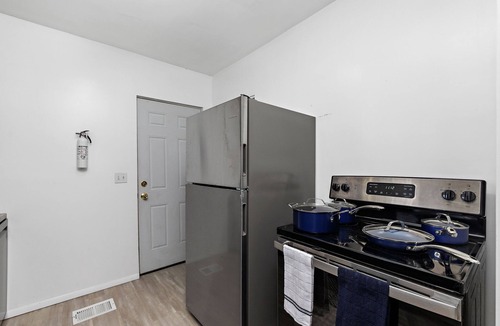 Kansas City House | Cozy Midtown Home 10 Min to Downtown KC, 12 Min to Arrowhead & world cup.