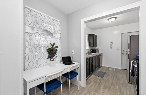 Kansas City House | Cozy Midtown Home 10 Min to Downtown KC, 12 Min to Arrowhead & world cup.