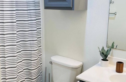 Lubbock House | Cozy Milwaukee Cottage, fire pit vibes, pet friendly