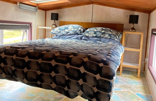 Ohaeawai Cabin | Cozy Mini Home Farm Retreat