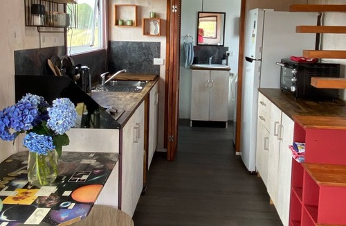 Ohaeawai Cabin | Cozy Mini Home Farm Retreat