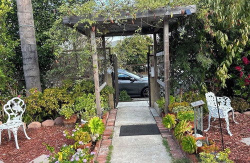 Inglewood Apartment | Cozy, mini Studio, In Inglewood with AC