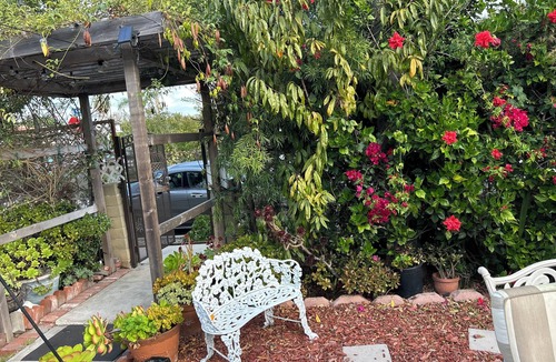Inglewood Apartment | Cozy, mini Studio, In Inglewood with AC