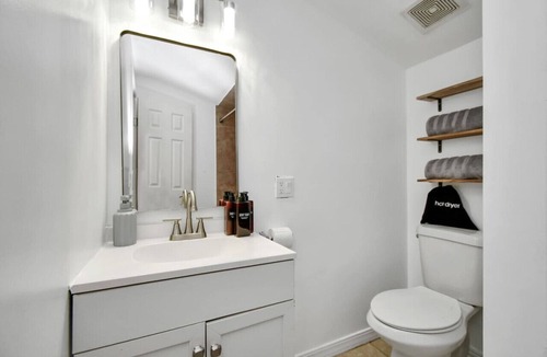 Cypress Condo | Cozy Mini-Studio: Queen Bed & Coffee Nook