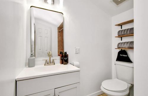 Cypress Apartment | Cozy MiniStudio with Queen Bed Coffee