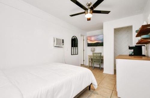 Cypress Apartment | Cozy MiniStudio with Queen Bed Coffee