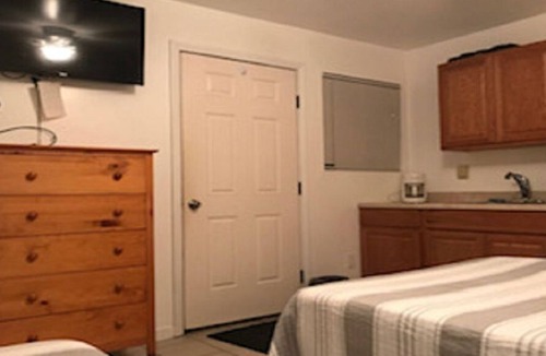 Misquamicut Apartment | Cozy Misquamicut Beach Condo