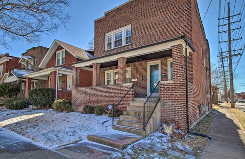 University City Apartment | Cozy Missouri Apartment < 10 Mi to the Arch!