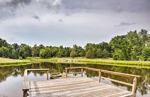 Berger Apartment | Cozy Missouri Retreat w/Pool, Pond & Fire Pit!