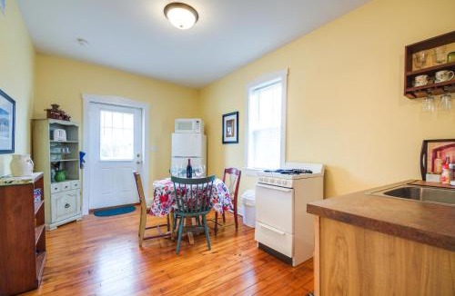 Berger Apartment | Cozy Missouri Retreat w/Pool, Pond & Fire Pit!