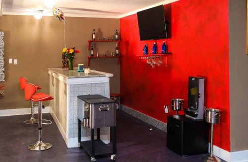 Hampton House | COZY MOBAY EVENT CENTER