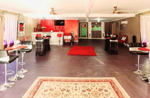 Hampton House | COZY MOBAY EVENT CENTER