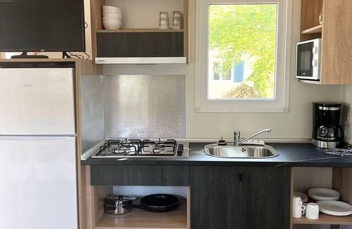 Angicourt House | Cozy mobile home with terrace for 6 people