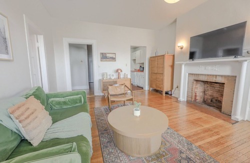 Fenway–Kenmore Apartment | Cozy & Modern 1 BDR | Fenway within minutes!