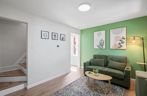 Natrona Heights Apartment | Cozy & Modern 1 Bdr Apt Natrona
