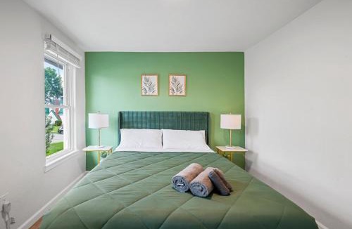 Natrona Heights Apartment | Cozy & Modern 1 Bdr Apt Natrona