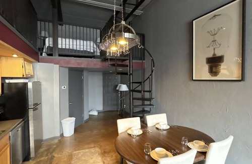 Deep Ellum Condo | Cozy modern 1-bedroom loft in down town Dallas deep ellum