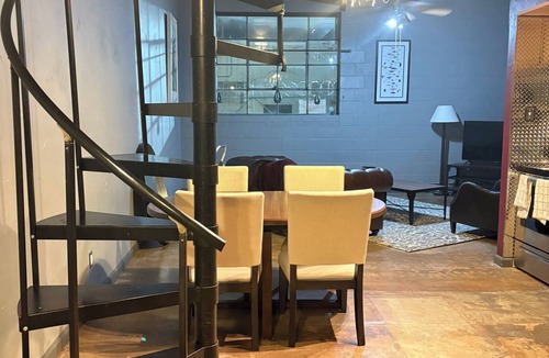 Deep Ellum Condo | Cozy modern 1-bedroom loft in down town Dallas deep ellum