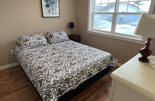 Summerside House | Cozy & Modern 2 Bedroom - 2 mins from Credit Union Place!