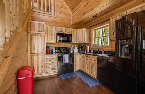 Fairview Cabin | Cozy Modern 2-Bedroom Cabin Getaway