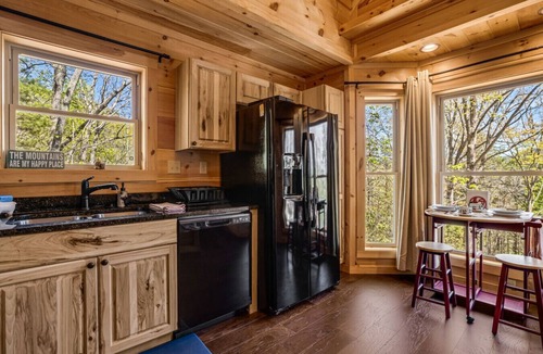 Fairview Cabin | Cozy Modern 2-Bedroom Cabin Getaway