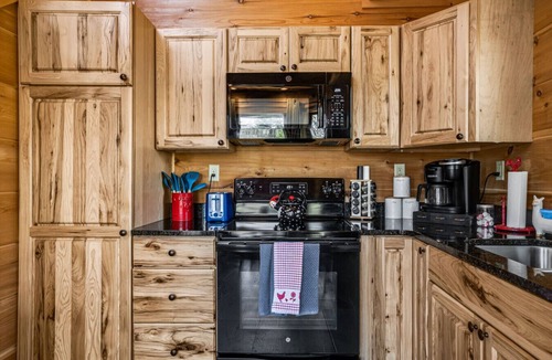 Fairview Cabin | Cozy Modern 2-Bedroom Cabin Getaway