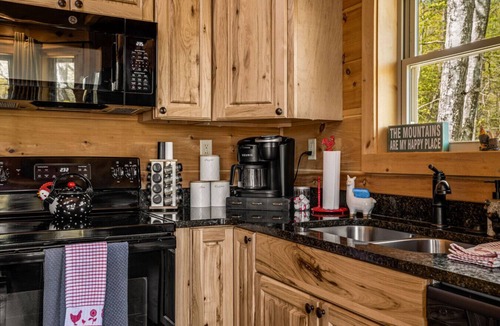 Fairview Cabin | Cozy Modern 2-Bedroom Cabin Getaway