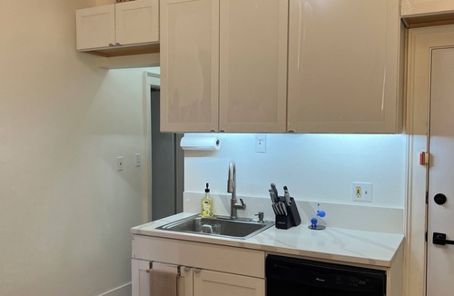 Belmont Apartment | Cozy & Modern 2BR in Prime Belmont Spot